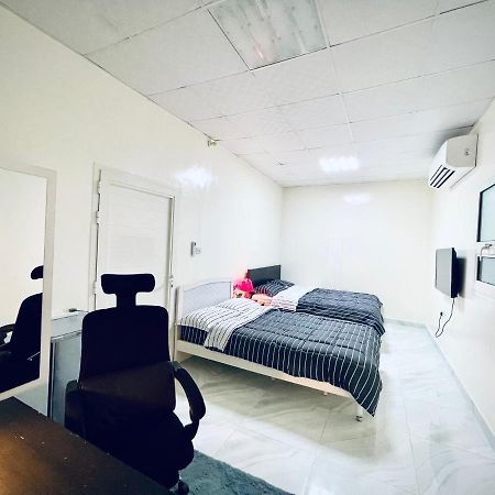 Private 2Bedroom Villa With T&B And Kitchenette Near Abu Dhabi International Airport Exteriör bild